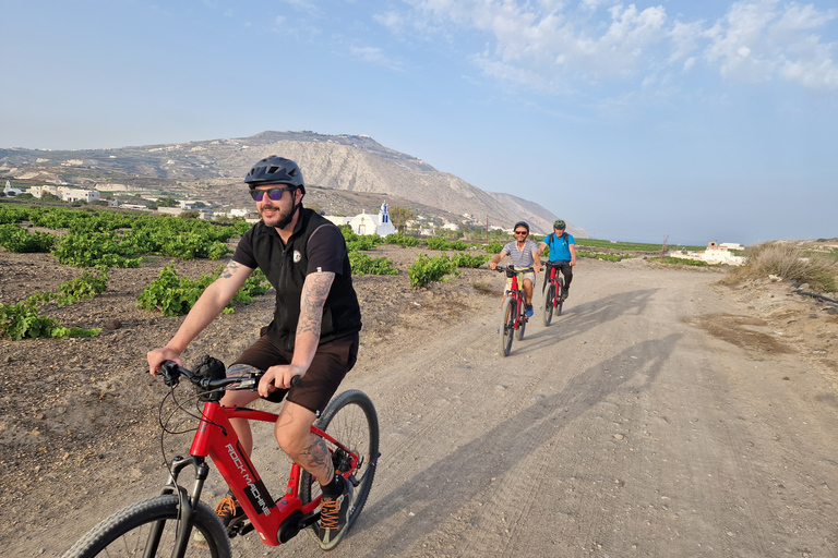 Santorini: Upplevelse av elcykelturFrån Vlichada: Santorini södra rutt guidad E-Bike-tur