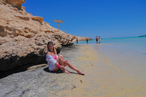 Hurghada : Excursion en bateau rapide 7 en 1 avec plongée en apnée et déjeunerVisite de groupe