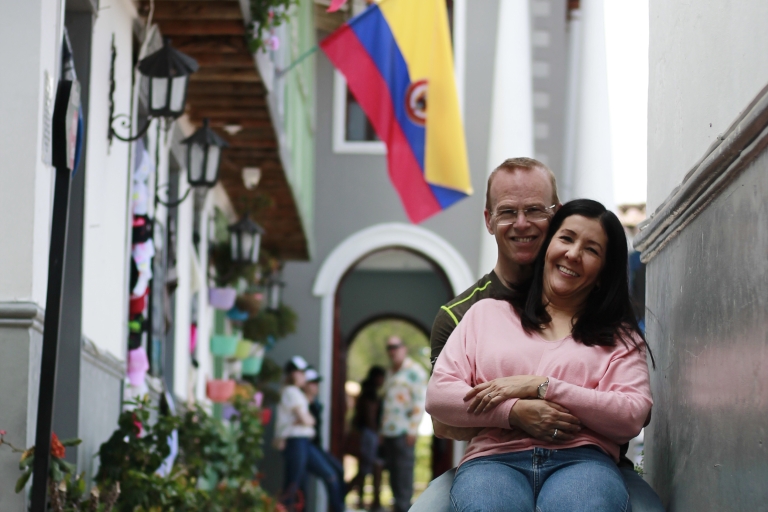 Guatapé: Excursión de un día con transporte, comida y barcoDesde Medellín: Excursión Personalizada a Guatapé con El Peñol y Almuerzo