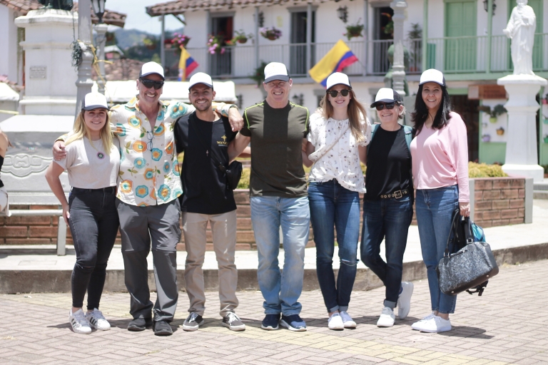 Guatapé : Excursion d'une journée avec transport, repas et bateauDepuis Medellín : Visite personnalisable de Guatapé avec El Peñol et déjeuner