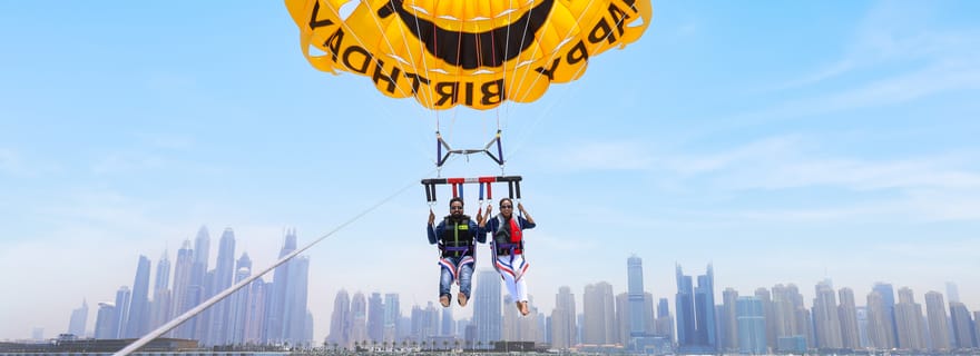 Dubaï : Parachute ascensionnel avec Happy birthday Parachute JBR & Palm