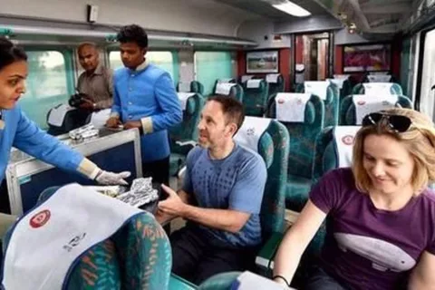 From Delhi: Taj Mahal & Agra City Tour By Gatiman Train