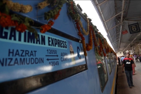Desde Delhi: Visita del Taj Mahal y la ciudad de Agra en tren GatimanDesde Delhi: Visita de un día al Taj Mahal y la ciudad en tren Gatiman