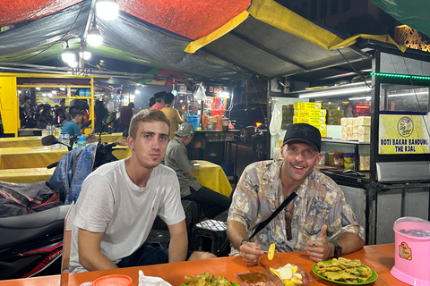 Jakarta: avondwandeltour met snacks en dinerJakarta: nachtelijke wandeltour met snacks en diner