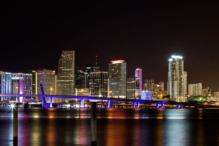 Miami: Open-Top Sightseeing Night Tour met live gidsMiami: Sightseeing Open-Top Night Bus Tour met Live Gids