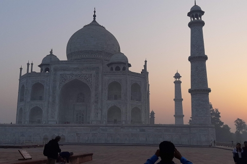 Z Delhi: - Taj Mahal Tour z prywatnym przewodnikiem samochodem