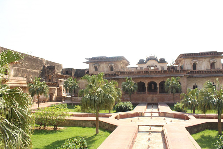 Fatehpur Sikri and Deeg Palace Tour from Agra