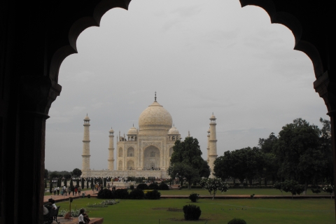 Au départ de Delhi : visite privée du Taj Mahal et du fort d'AgraVoiture + Guide + Billets d'entrée aux monuments + Déjeuner
