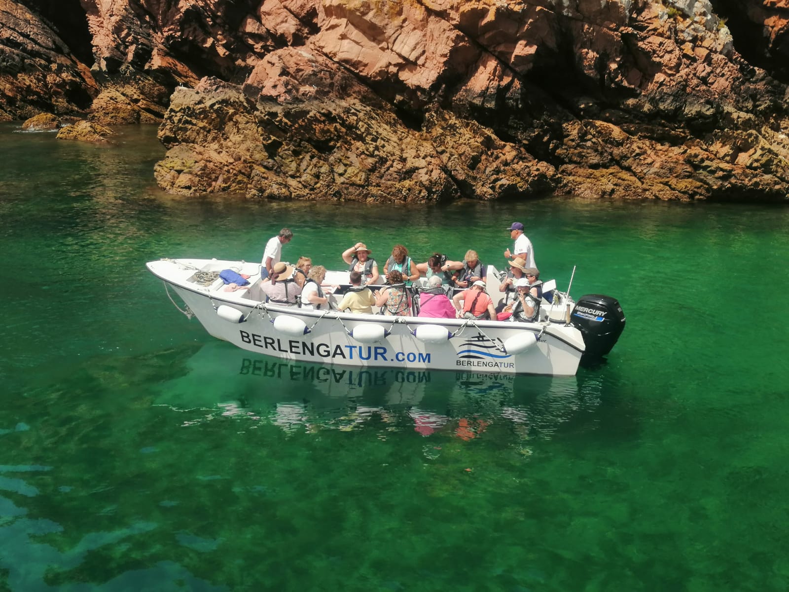 Peniche: Berlengas-Rundtrip und Höhlen-Tour mit Glasboden-Boot
