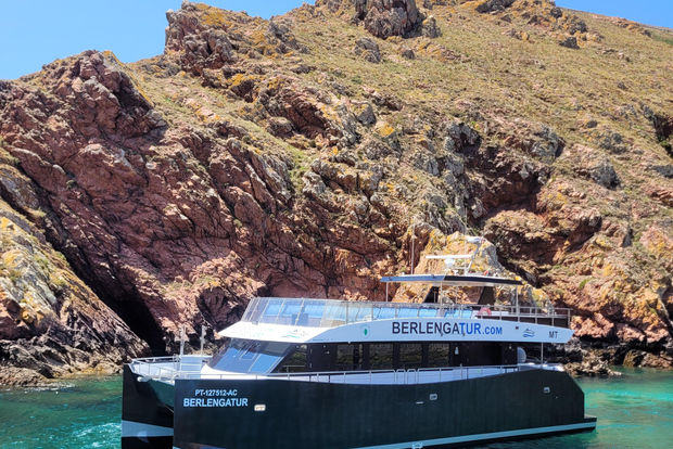 Peniche: tour delle Berlengas e delle grotte in barca con fondo di vetro