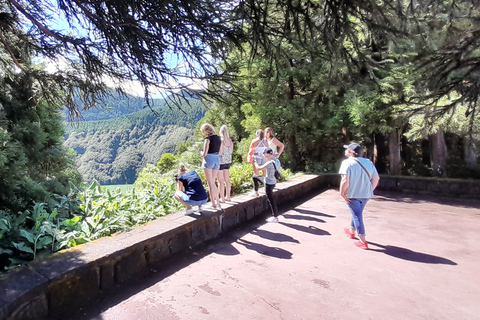 Ponta Delgada: Tour del cerchio occidentale, Sete Cidades e Vulcano di fuocoOpzione Tour con pranzo