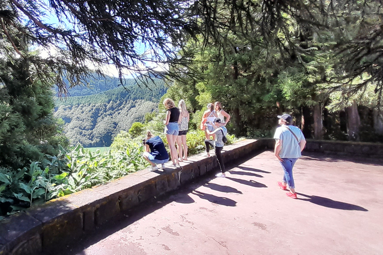 Ponta Delgada: Tour del cerchio occidentale, Sete Cidades e Vulcano di fuocoOpzione Tour con pranzo