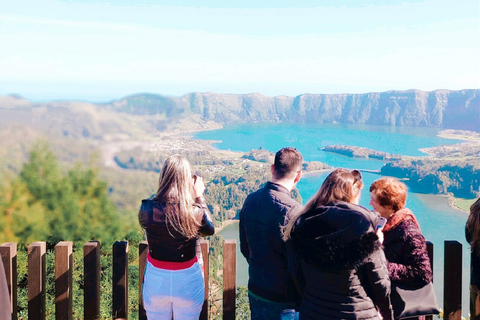 Ponta Delgada: Tour del cerchio occidentale, Sete Cidades e Vulcano di fuocoOpzione Tour con pranzo