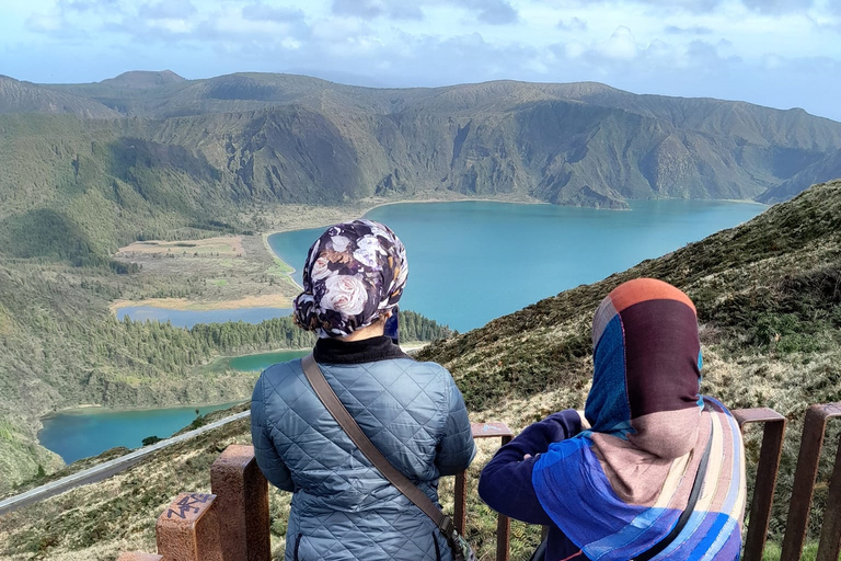 Ponta Delgada: West Circle Tour, Sete Cidades &amp; Fire volcanoTillvalstur med lunch