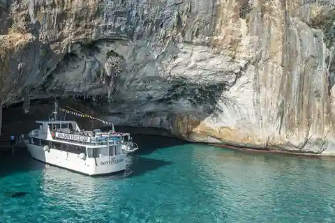 Gruta do Lago Marino