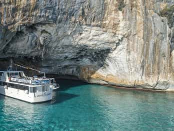 CALA GONONE: taxiboot naar Grotta del Bue Marino