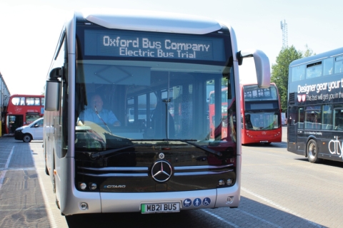 Oxford: bustransfer van/naar London Heathrow AirportEnkele reis van Oxford naar London Heathrow Airport