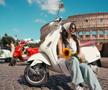 Rome: City Tour by Vespa with Pictures and Sweets Tastings