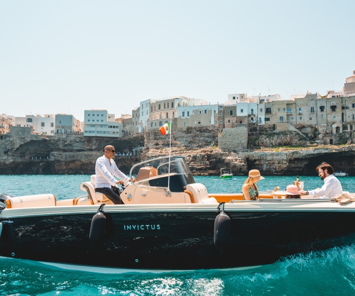 Polignano a Mare: crociera in barca alle grotte panoramiche con prosecco