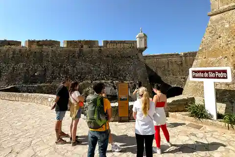 Tour: Peniche + Museo della prigione politica + Offerta di degustazione