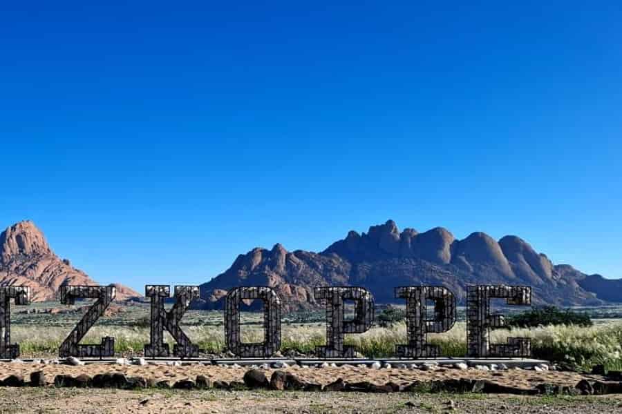 Spitzkoppe & Wüstenzauber: Bögen, Kunst & Sonnenuntergänge. Foto: GetYourGuide Spitzkoppe & Wüstenzauber: Bögen, Kunst & Sonnenuntergänge. Foto: GetYourGuide