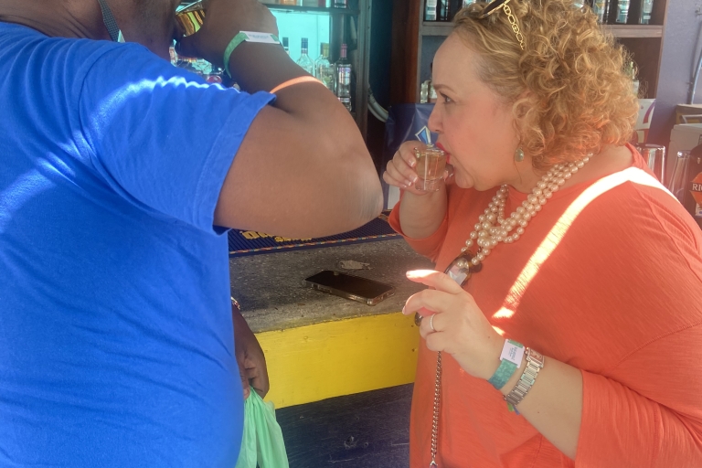 Nassau: Tour de la ciudad histórica con degustación de bebidas y comidaNassau: Visita a la Ciudad Histórica con Degustación de Bebidas y Comida