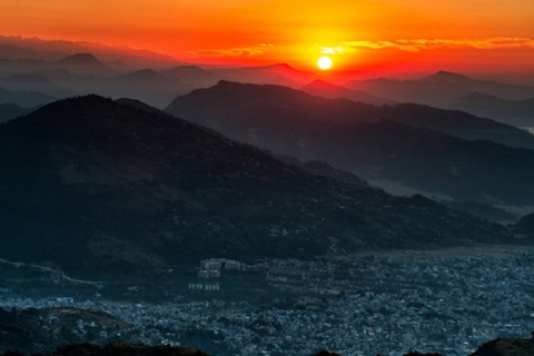 Excursão ao nascer do sol em Sarangkot sobre a Cordilheira do Himalaia AnnapurnaSomente motorista