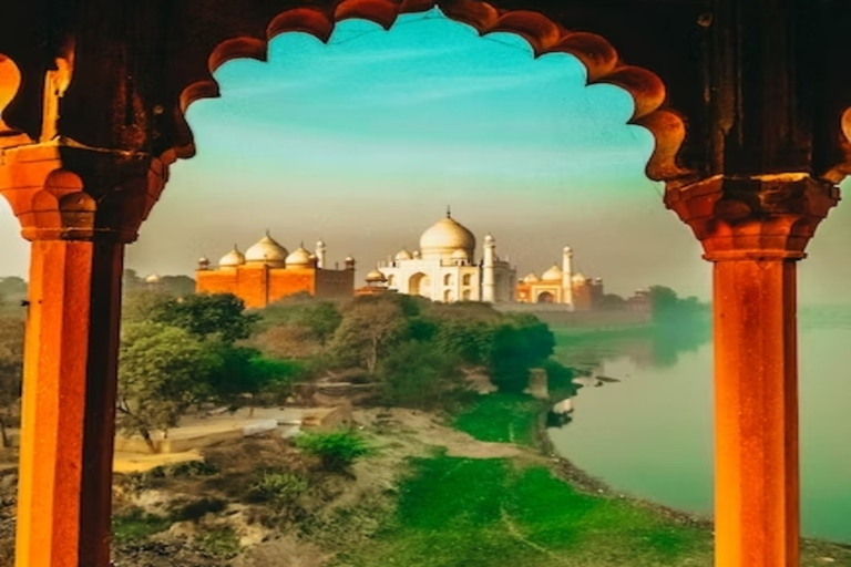 Depuis Delhi : visite privée de Tajmahal et Gwalior en train GatimanAu départ de Delhi : Taj Mahal et Gwalior (train privé Gatimaan)