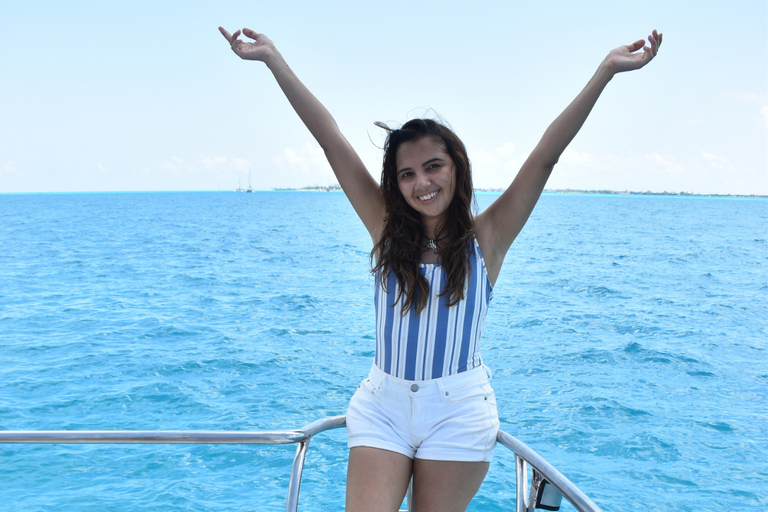 Cancun: Isla Mujeres Only Adults Catamaran, drinks & snorkel Tour from Playa del Carmen