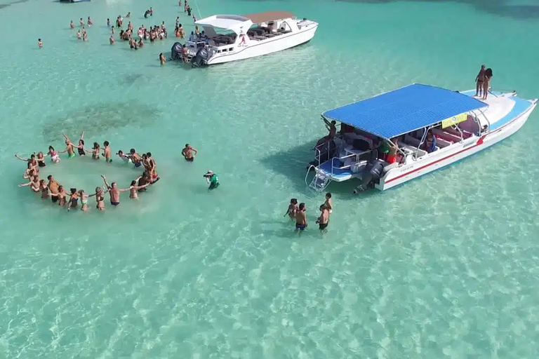 Punta Cana: Isla Saona Día Completo Almuerzo con Barra Libre y Viaje de Ida y Vuelta