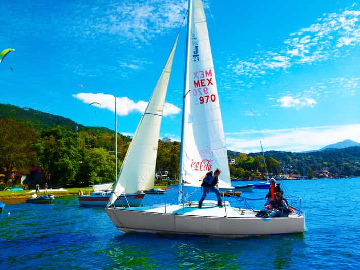 Valle de Bravo Rejs żaglówką po jeziorze GetYourGuide