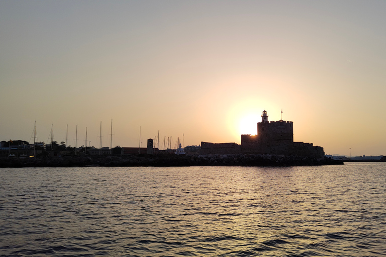 Croisière privée au coucher du soleil dans la ville de Rhodes