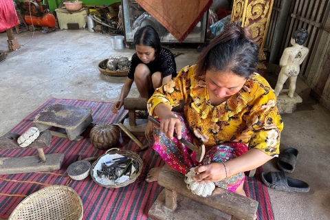 Z Phnom Penh: Stupy Oudong i wioska Silver Smith