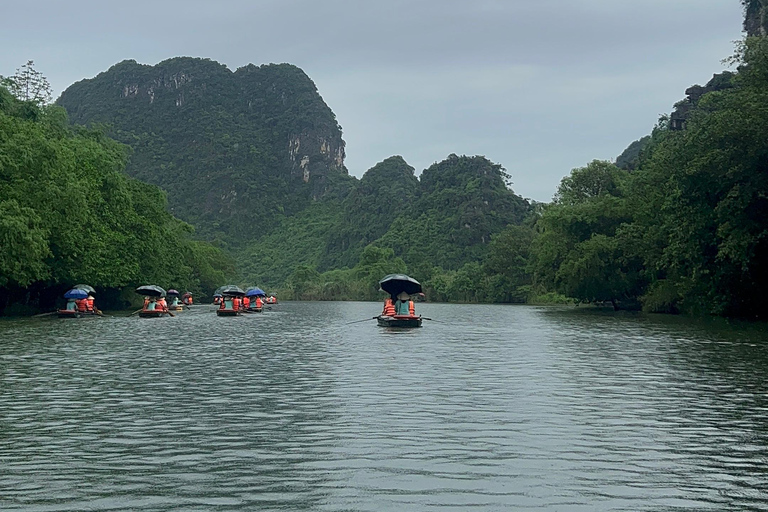 Ninh Bình: Bai Dinh, Trang An en Mua Cave dag privétourNinh Bình: Bai Dinh, Trang An en Mua Cave op de motor