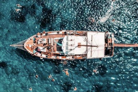 Agia Anna: gita in barca a Naxos, Koufonissia e Rina Cave con barbecue