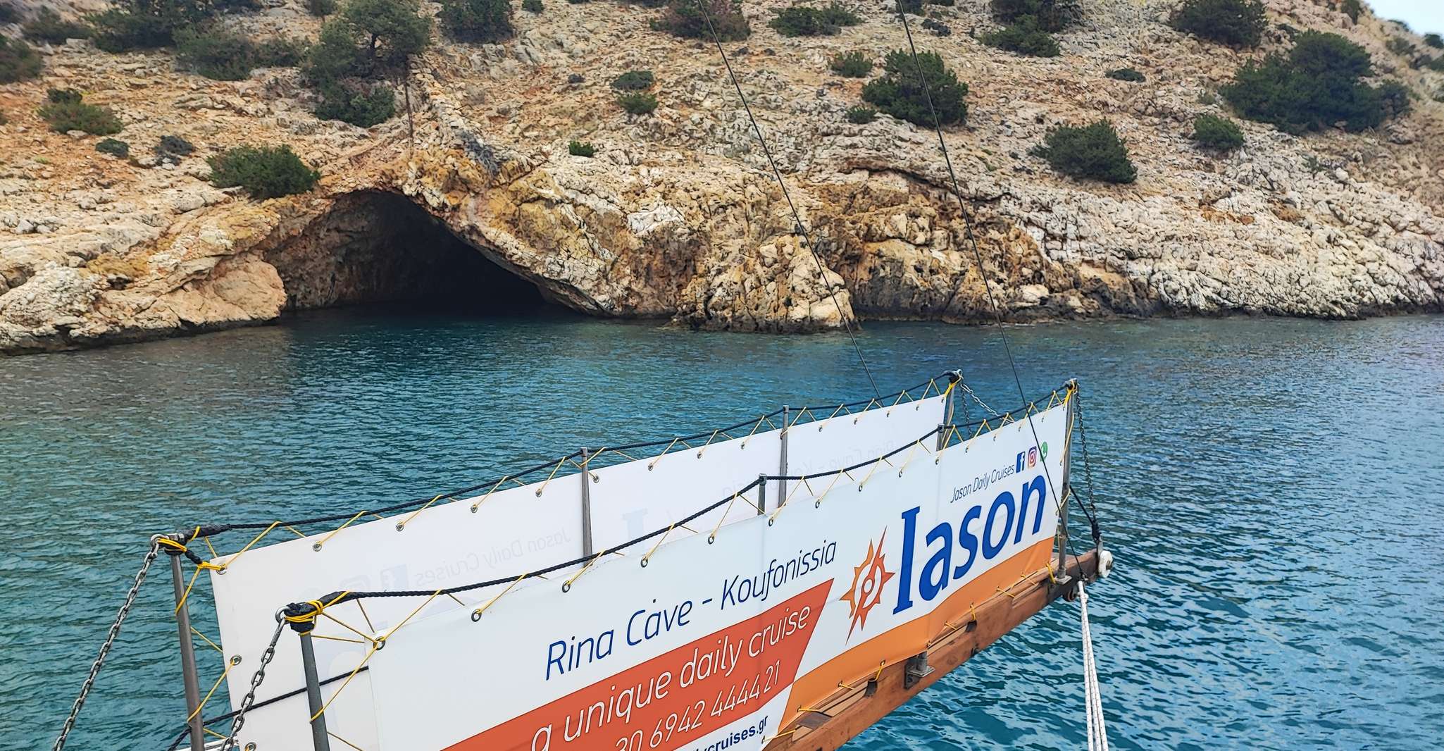 Agia Anna, Naxos, Koufonissia y Rina Cave Boat Trip con BBQ - Housity