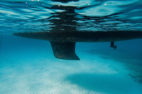 Menorca: Private Luxus-Bootsfahrt mit Schnorchelausrüstung