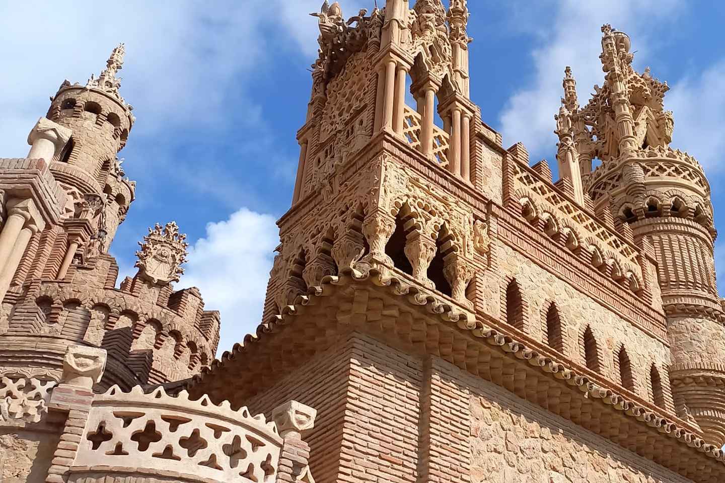 Benalmadena: Colomares Castle Tour with Entry Ticket