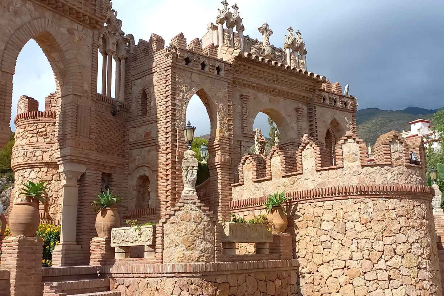 Benalmadena: Colomares Castle Tour with Entry Ticket