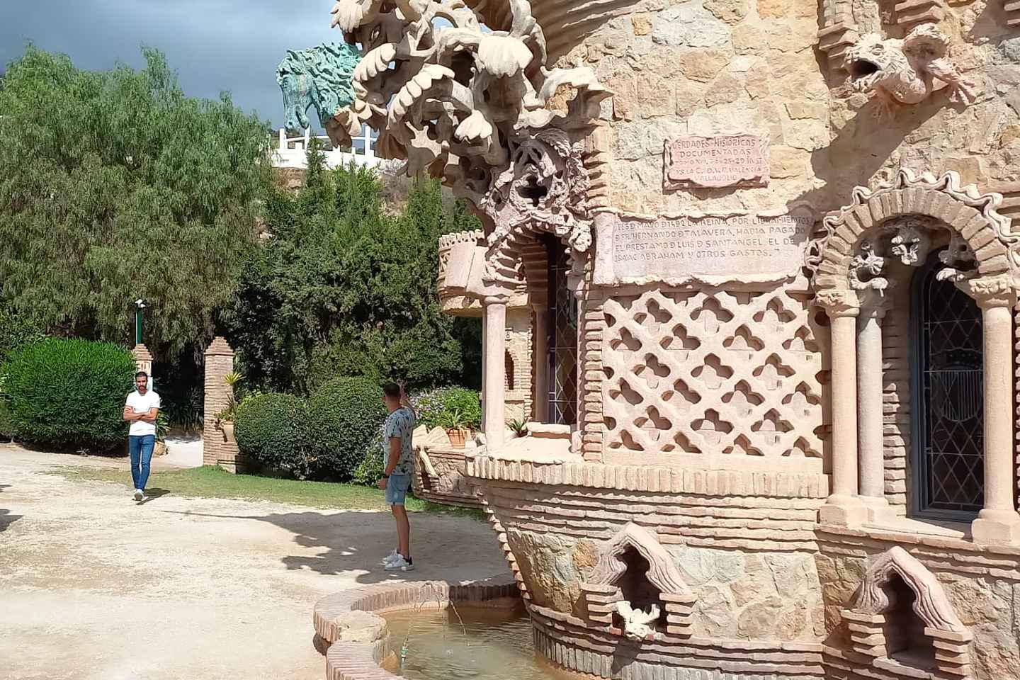 Benalmadena: Colomares Castle Tour with Entry Ticket