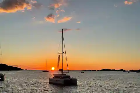 Excursion en catamaran au coucher du soleil dans l'archipel de la Maddalena