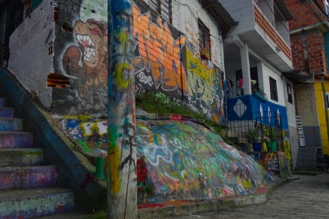 Medellín: Comuna 13 onze geschiedenis, transformatie en realidad