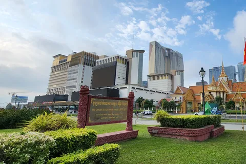 Phnom Penh: City Tour with S21 and Killing Fields