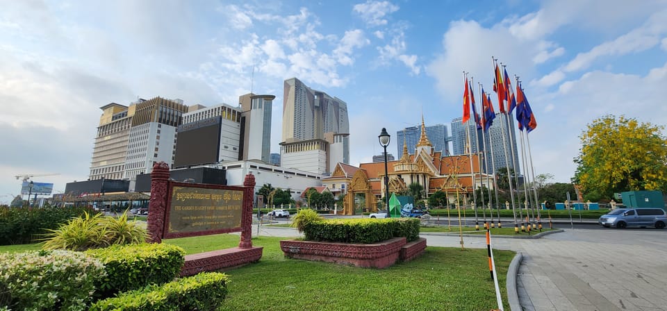 Visit 11 places in the City included S21 & Killing Field - Housity