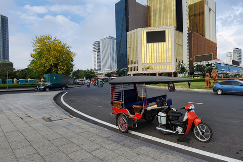 Phnom Penh: City Tour with S21 and Killing Fields