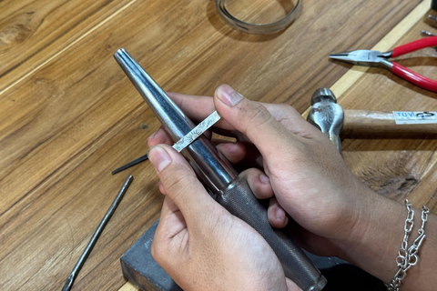 Cours de fabrication de bijoux à Kuta Bali, avec 7 grammes d'argent pur