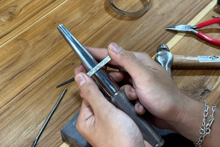 Cours de fabrication de bijoux à Kuta Bali, avec 7 grammes d'argent pur