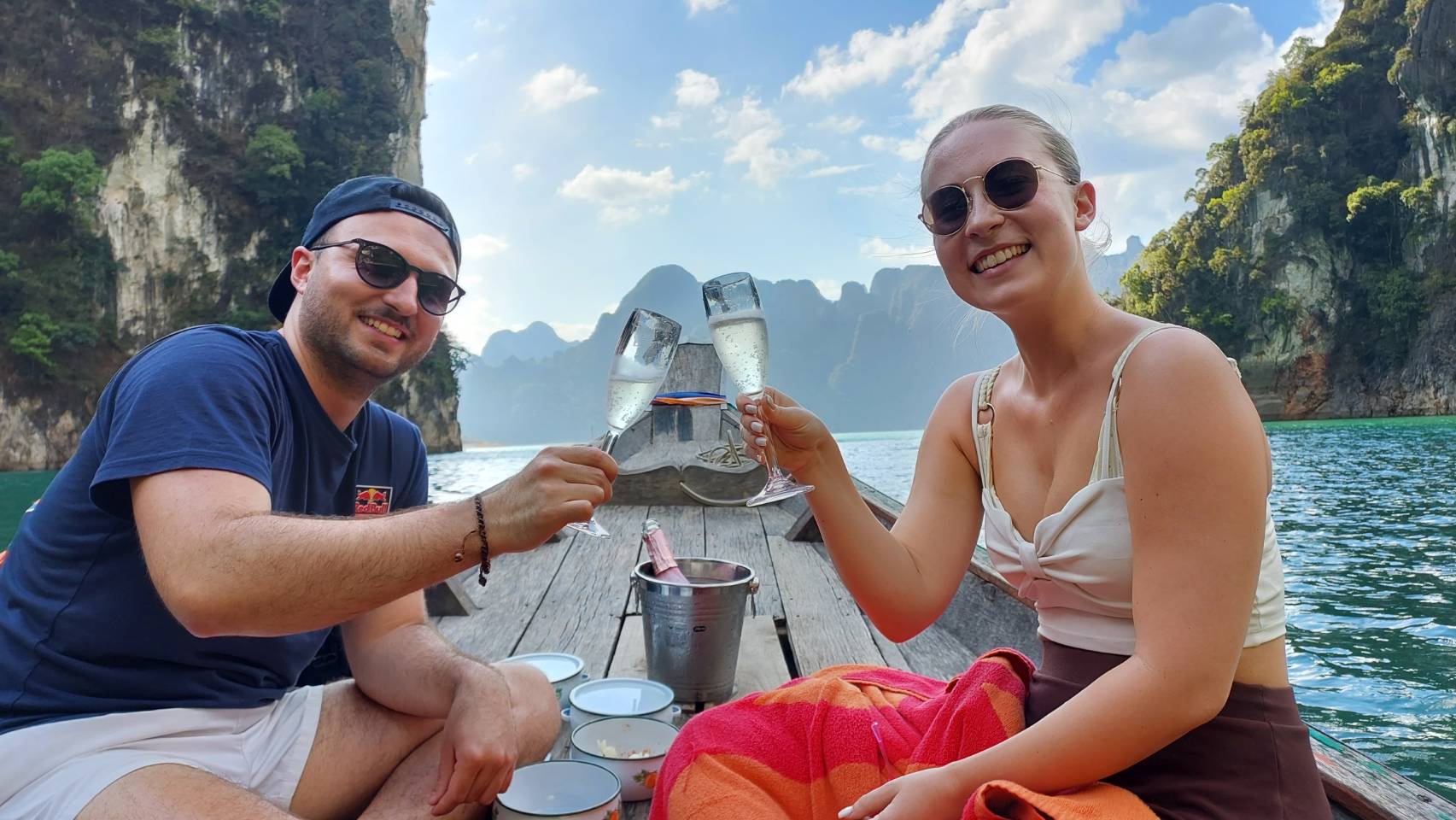 Khao Lak: Cheow Lan See Romantische Sonnenuntergangs-Kreuzfahrt mit Getränken