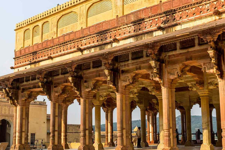 Depuis New Delhi : Visite guidée privée de Jaipur en voitureVoiture Ac + Guide + Déjeuner + Entrée