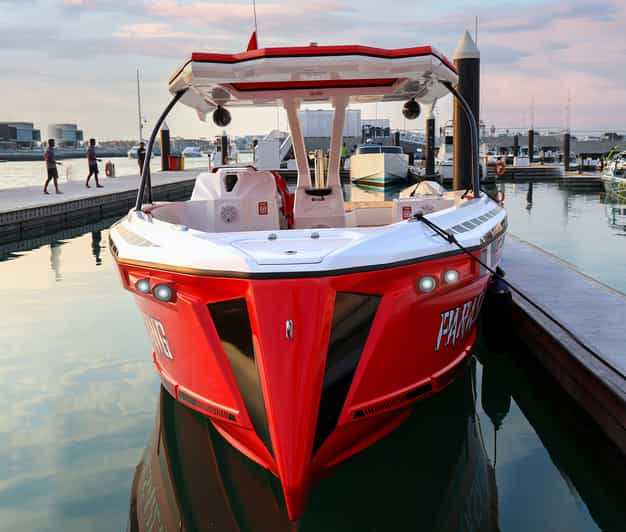 dubai-private-luxury-speed-boat-with-sightseeing-tour-getyourguide